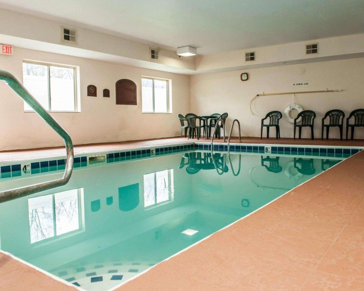 Sleep Inn South Bend Airport Экстерьер фото